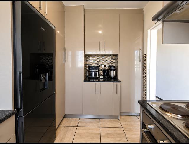 2 BEDROOM FLAT FOR SALE IN THREE RIVERS